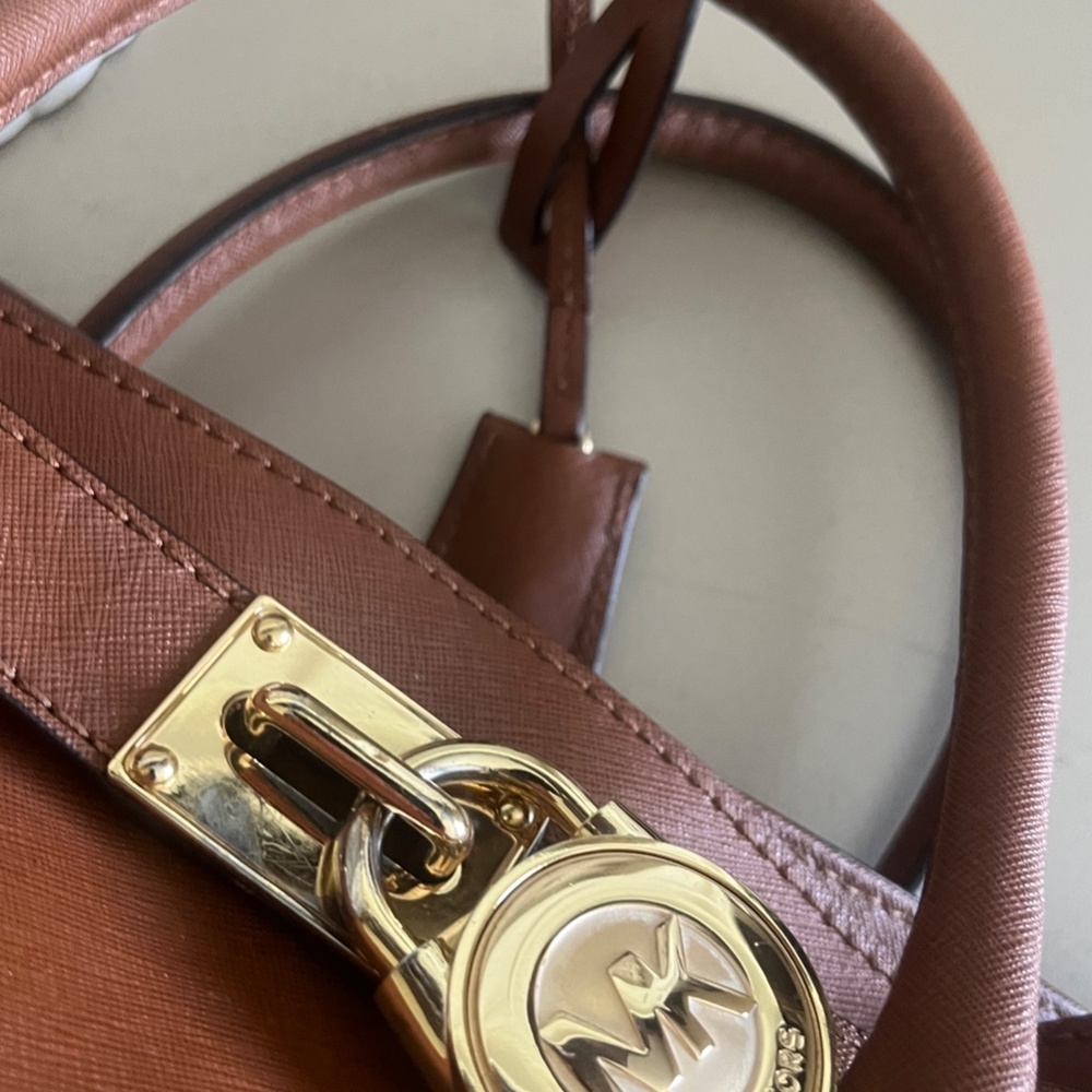 Michael Kors Large Hamilton Bag - Picture 9 of 16